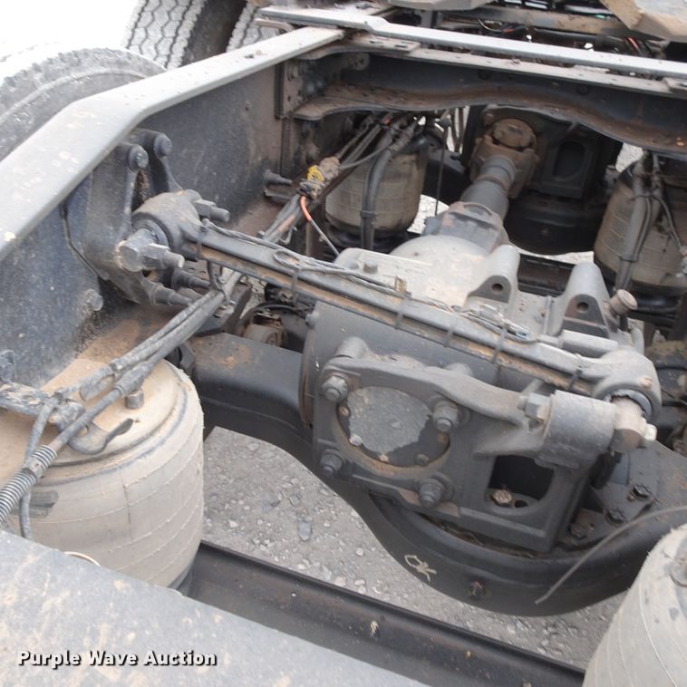 image for item GC9133 2015 Mack CHU613 semi truck