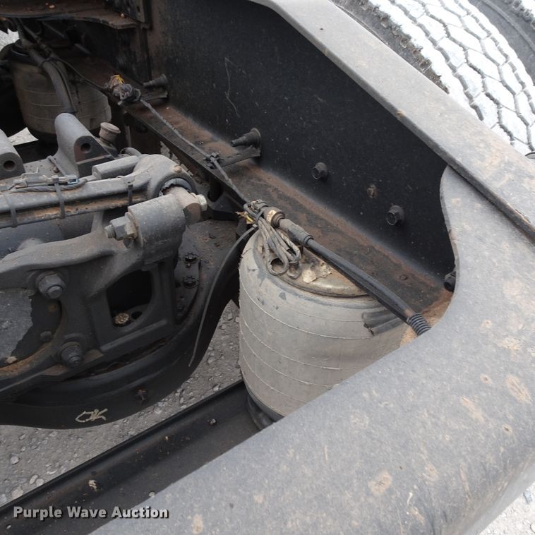 image for item GC9133 2015 Mack CHU613 semi truck