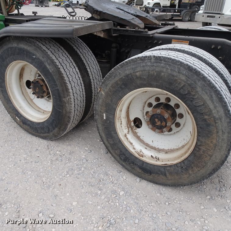 image for item GC9133 2015 Mack CHU613 semi truck