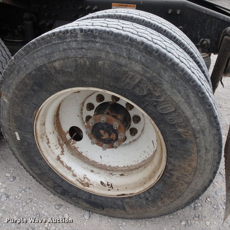 image for item GC9133 2015 Mack CHU613 semi truck