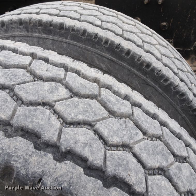 image for item GC9133 2015 Mack CHU613 semi truck