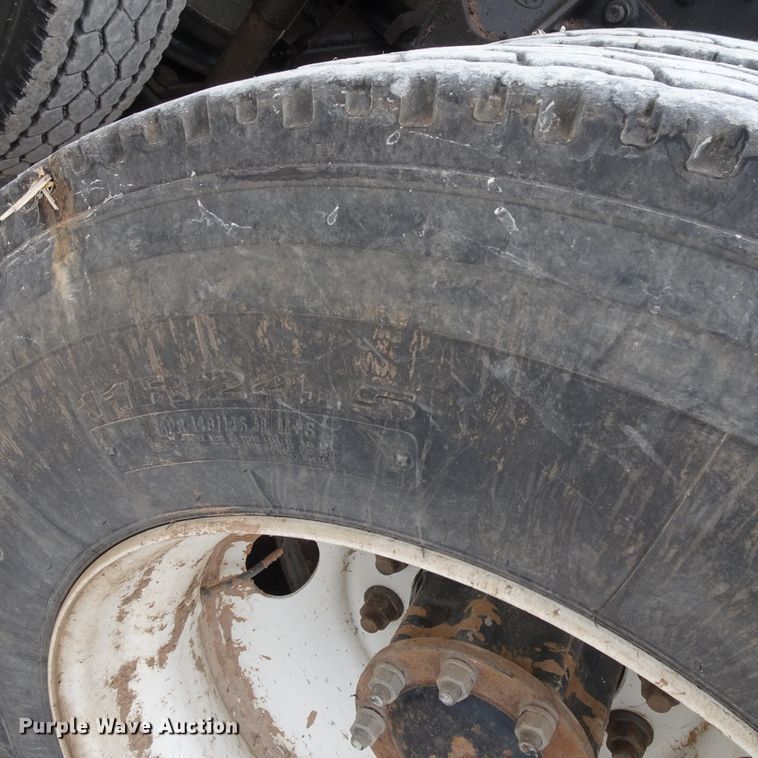 image for item GC9133 2015 Mack CHU613 semi truck