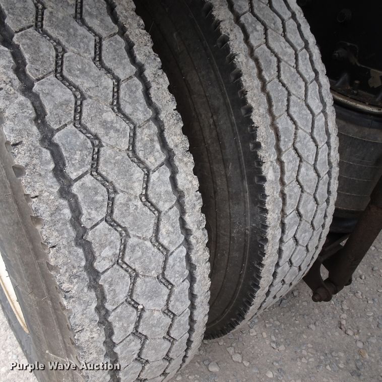 image for item GC9133 2015 Mack CHU613 semi truck