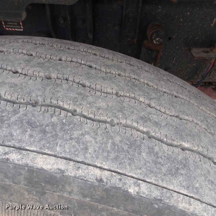 image for item GC9133 2015 Mack CHU613 semi truck