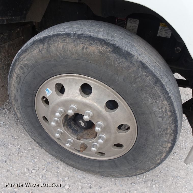 image for item GC9133 2015 Mack CHU613 semi truck