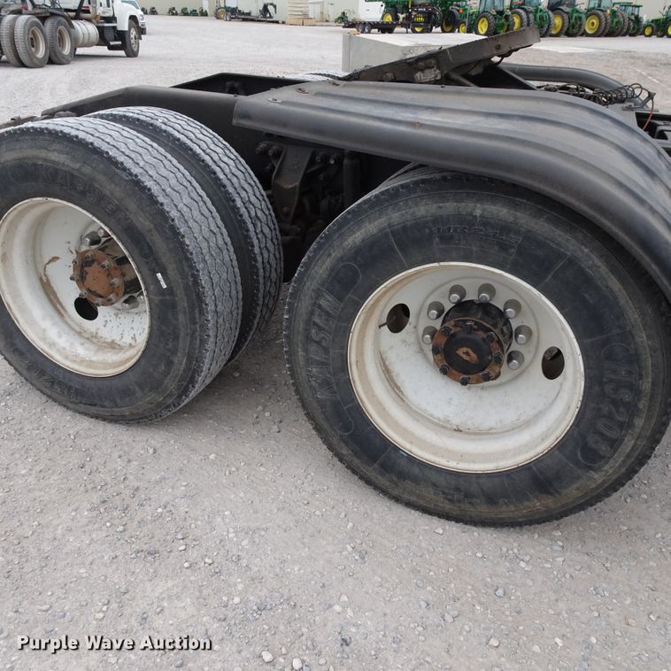 image for item GC9133 2015 Mack CHU613 semi truck