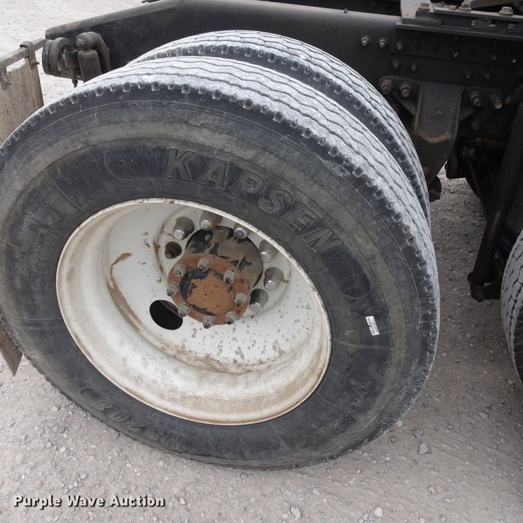 image for item GC9133 2015 Mack CHU613 semi truck