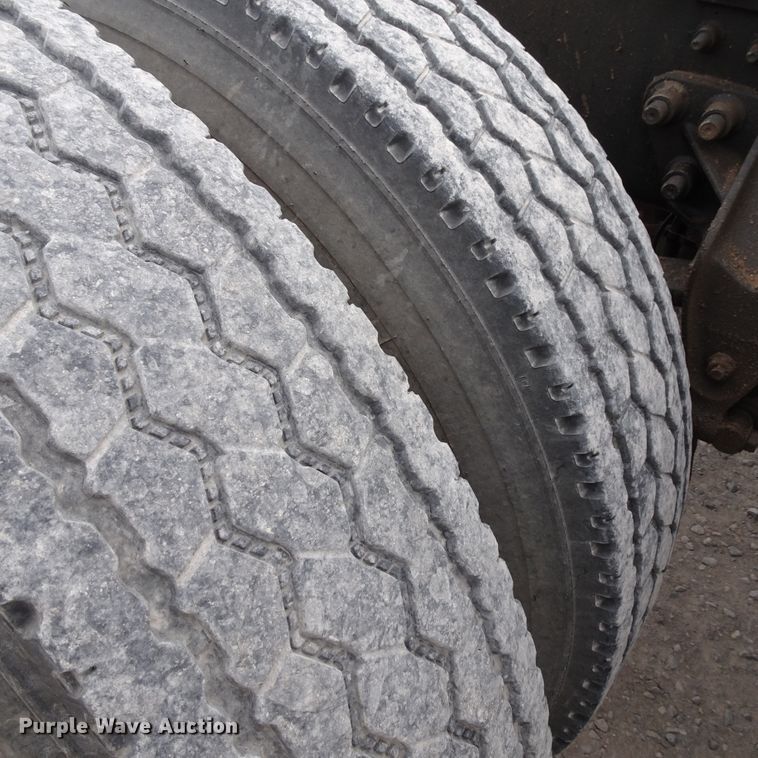 image for item GC9133 2015 Mack CHU613 semi truck