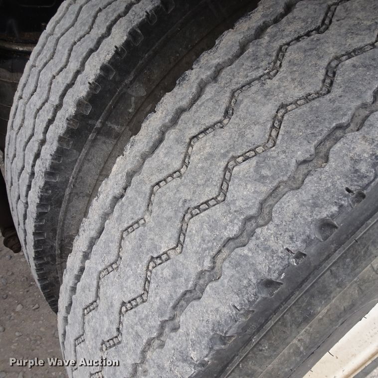 image for item GC9133 2015 Mack CHU613 semi truck