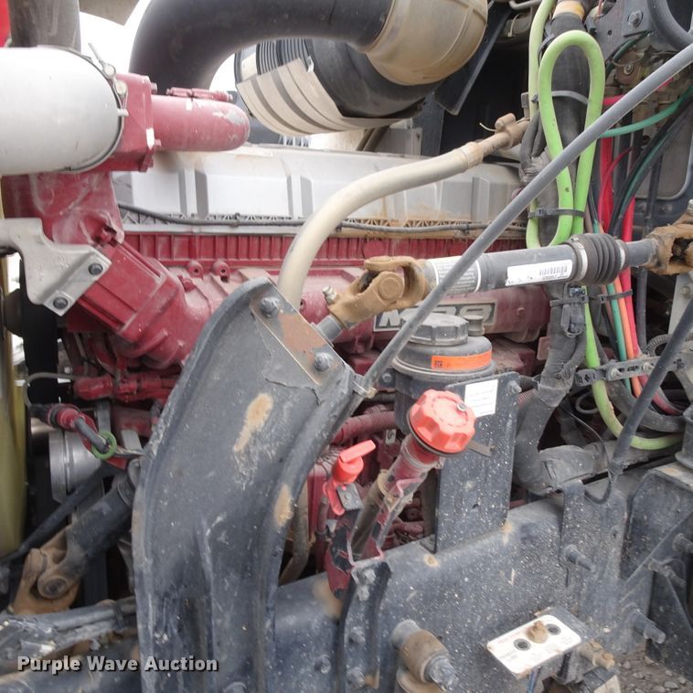 image for item GC9133 2015 Mack CHU613 semi truck