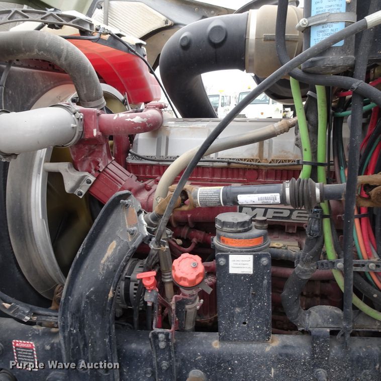 image for item GC9133 2015 Mack CHU613 semi truck