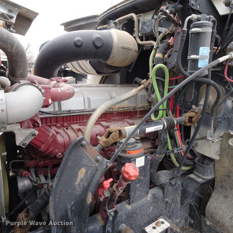 image for item GC9133 2015 Mack CHU613 semi truck