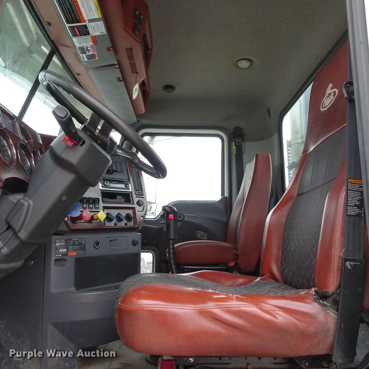 image for item GC9133 2015 Mack CHU613 semi truck