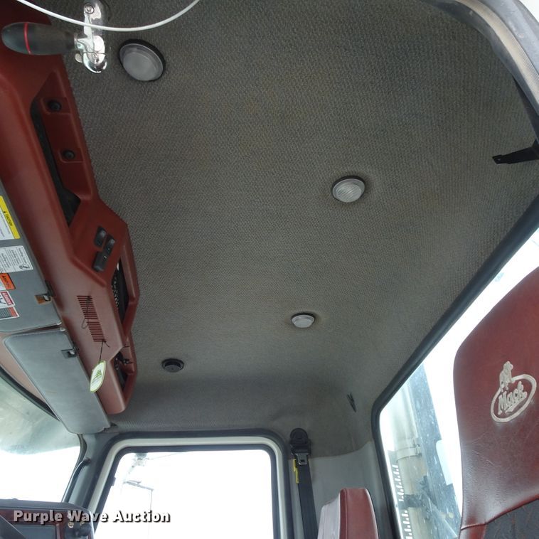 image for item GC9133 2015 Mack CHU613 semi truck