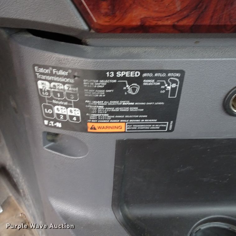 image for item GC9133 2015 Mack CHU613 semi truck