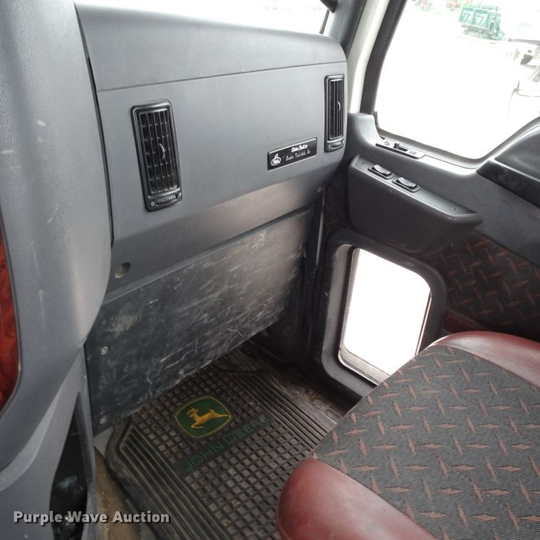 image for item GC9133 2015 Mack CHU613 semi truck