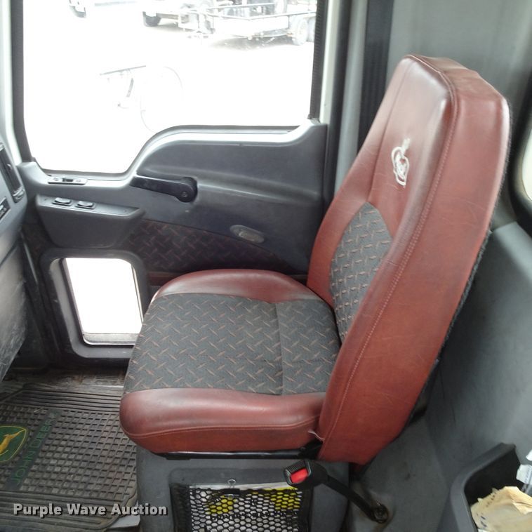 image for item GC9133 2015 Mack CHU613 semi truck