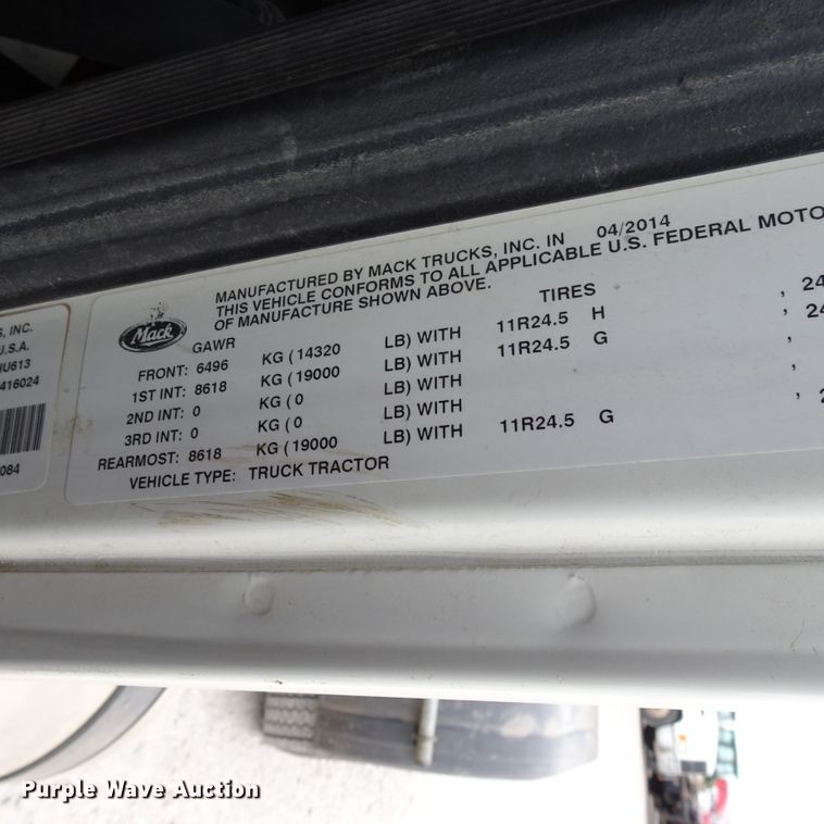 image for item GC9133 2015 Mack CHU613 semi truck