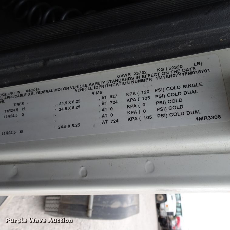 image for item GC9133 2015 Mack CHU613 semi truck