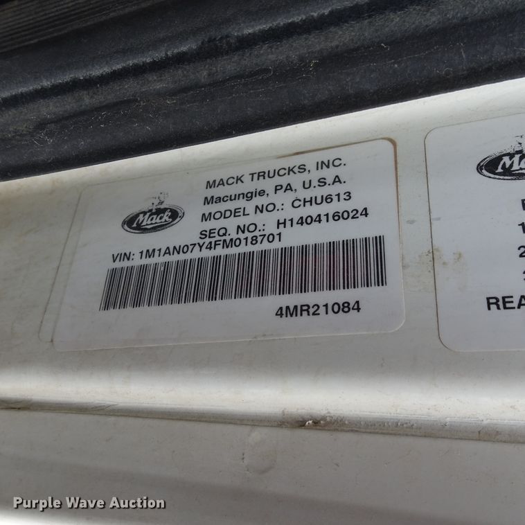 image for item GC9133 2015 Mack CHU613 semi truck