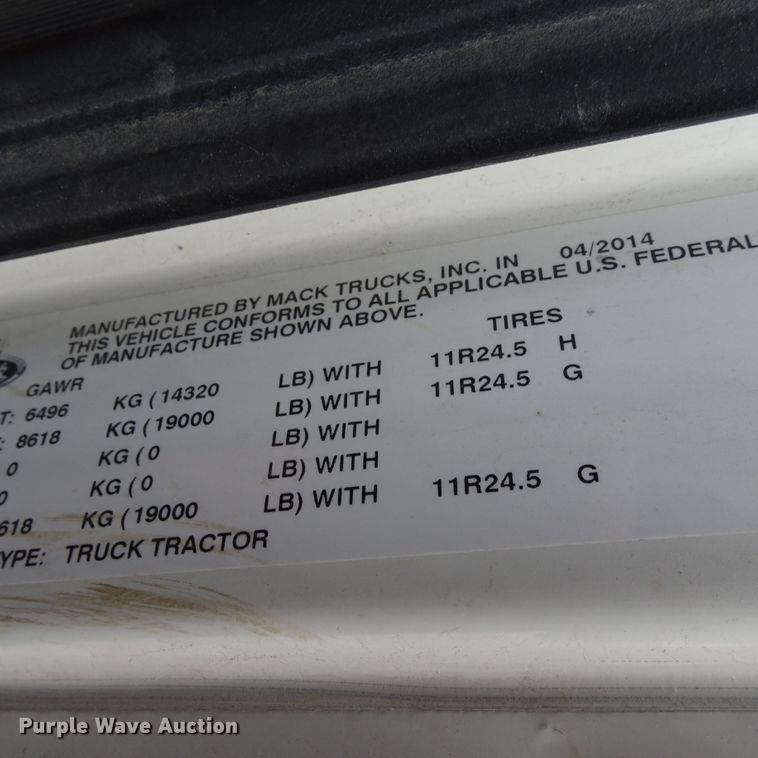 image for item GC9133 2015 Mack CHU613 semi truck