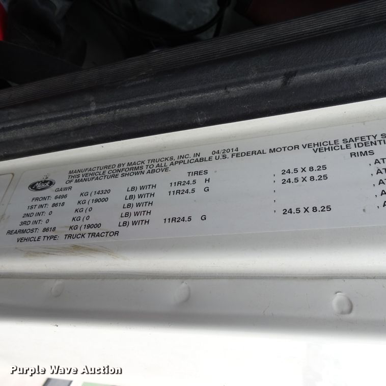 image for item GC9133 2015 Mack CHU613 semi truck