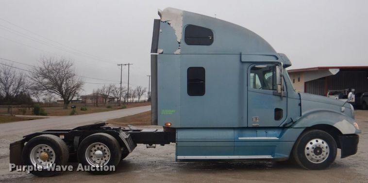 image for item GD9088 2002 Freightliner Columbia semi truck