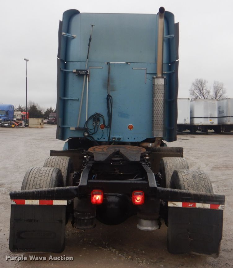 image for item GD9088 2002 Freightliner Columbia semi truck