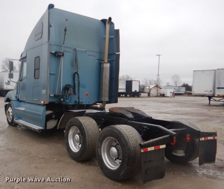 image for item GD9088 2002 Freightliner Columbia semi truck