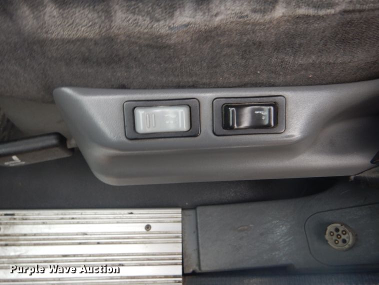 image for item GD9088 2002 Freightliner Columbia semi truck