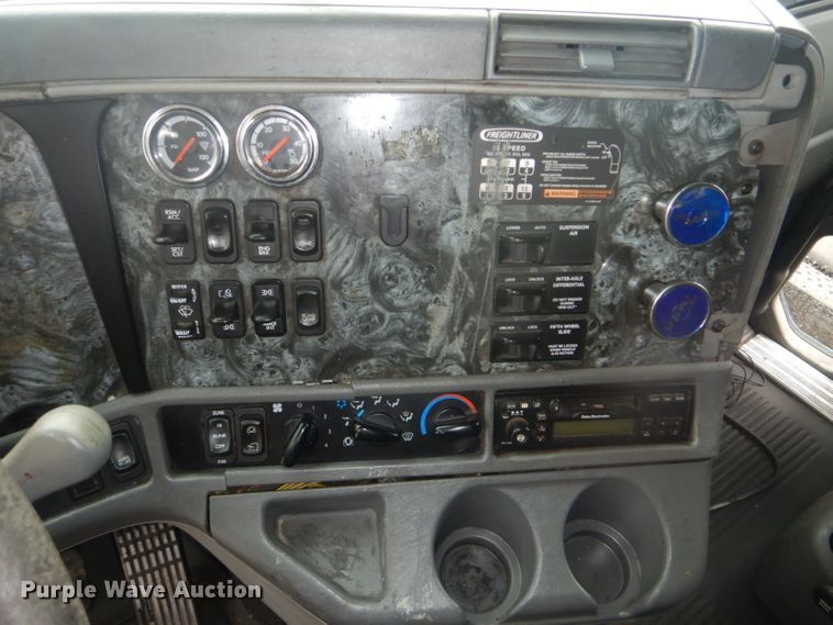 image for item GD9088 2002 Freightliner Columbia semi truck