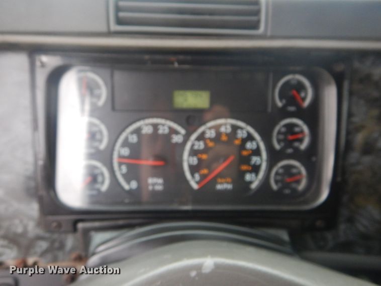 image for item GD9088 2002 Freightliner Columbia semi truck