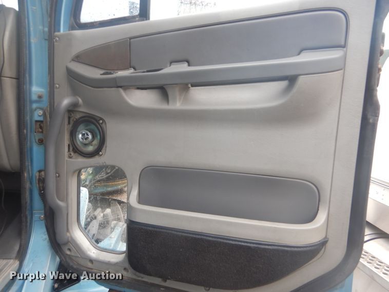 image for item GD9088 2002 Freightliner Columbia semi truck