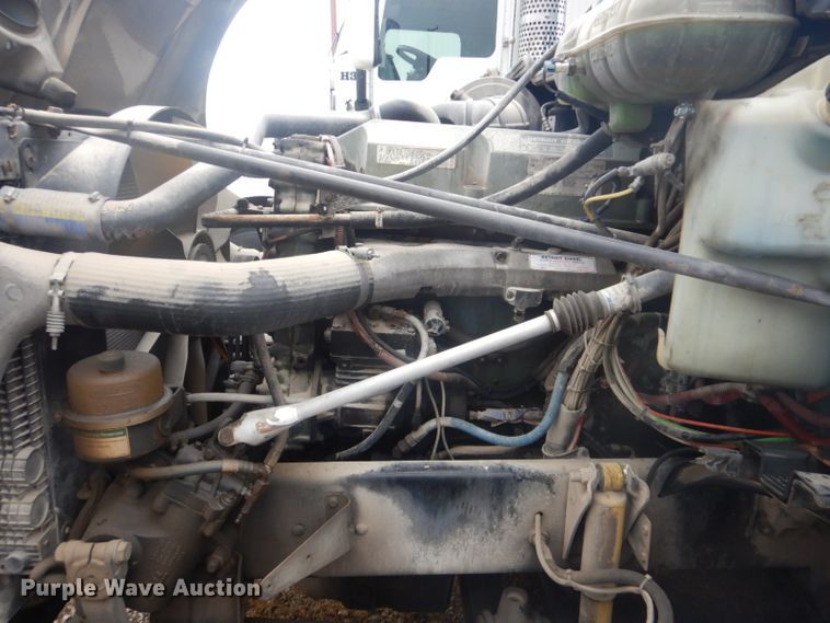 image for item GD9088 2002 Freightliner Columbia semi truck