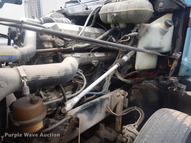 image for item GD9088 2002 Freightliner Columbia semi truck