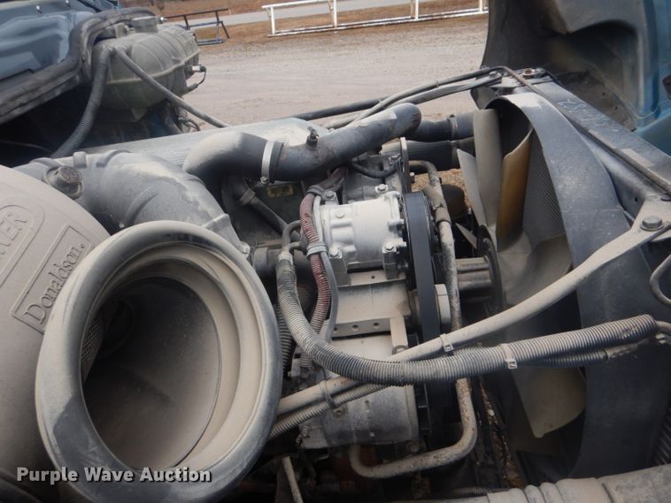 image for item GD9088 2002 Freightliner Columbia semi truck