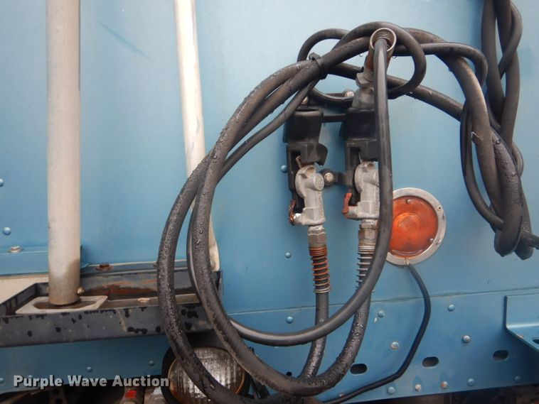 image for item GD9088 2002 Freightliner Columbia semi truck