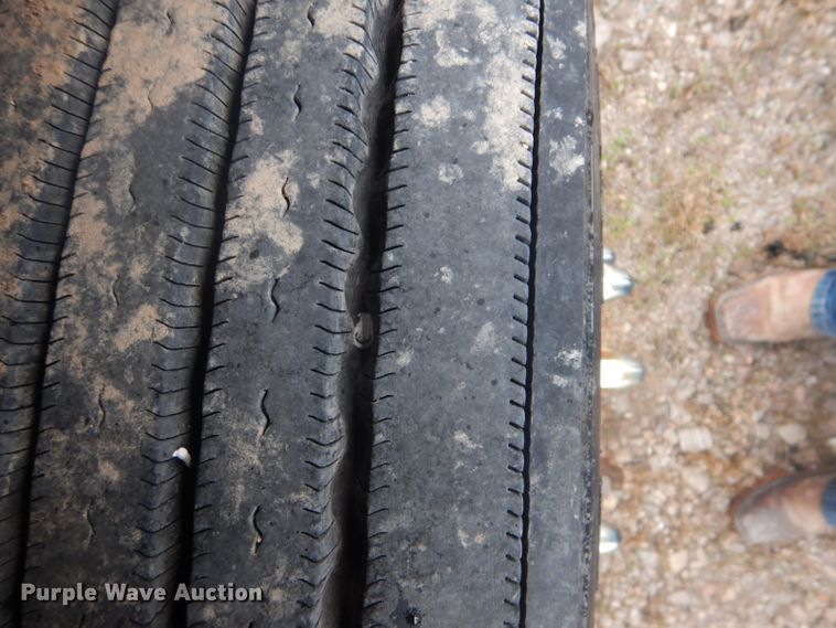 image for item GD9088 2002 Freightliner Columbia semi truck