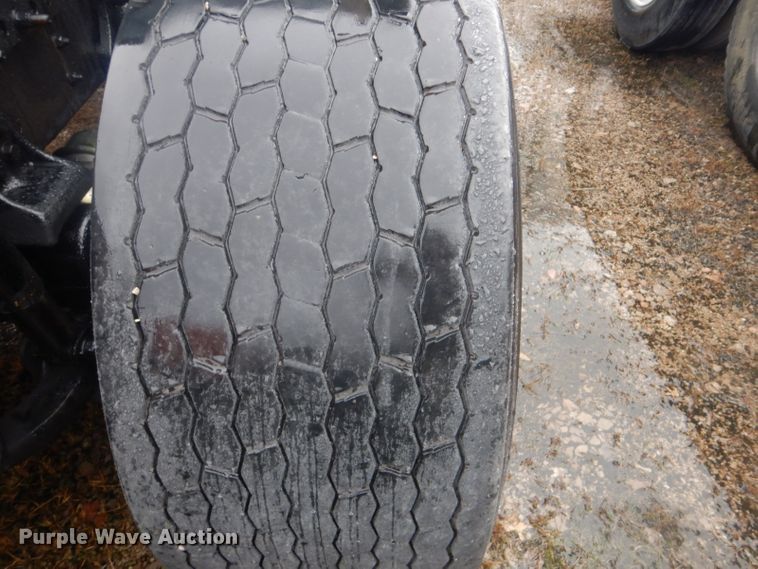 image for item GD9088 2002 Freightliner Columbia semi truck