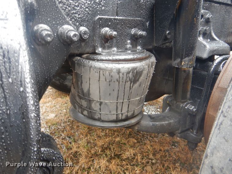 image for item GD9088 2002 Freightliner Columbia semi truck