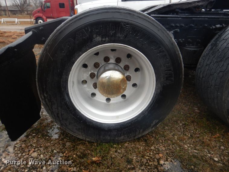 image for item GD9088 2002 Freightliner Columbia semi truck