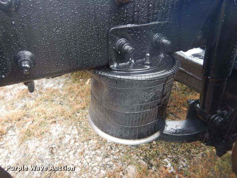 image for item GD9088 2002 Freightliner Columbia semi truck