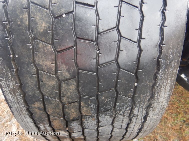 image for item GD9088 2002 Freightliner Columbia semi truck