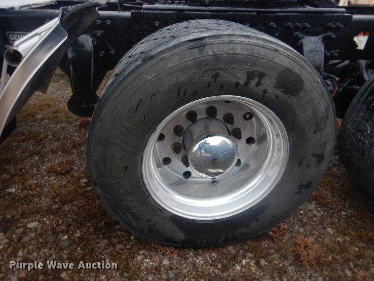 image for item GD9088 2002 Freightliner Columbia semi truck