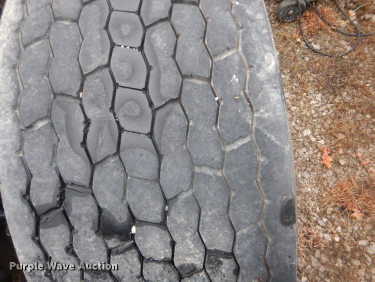 image for item GD9088 2002 Freightliner Columbia semi truck