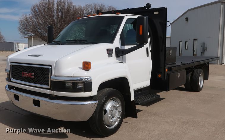 image for item GD9974 2007 GMC C5500 flatbed truck