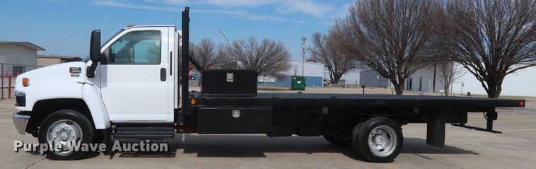 image for item GD9974 2007 GMC C5500 flatbed truck
