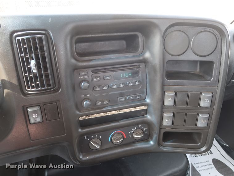 image for item GD9974 2007 GMC C5500 flatbed truck