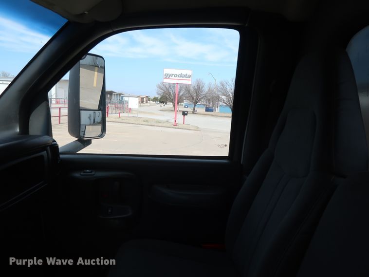 image for item GD9974 2007 GMC C5500 flatbed truck