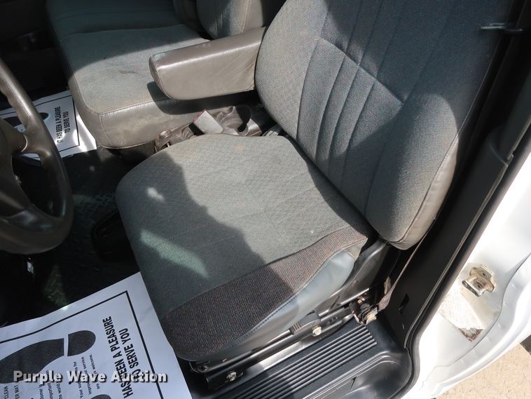 image for item GD9974 2007 GMC C5500 flatbed truck